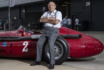 Maserati, efsane pilot Sir Stirling Moss'u benzersiz MC20 prototipiyle anıyor