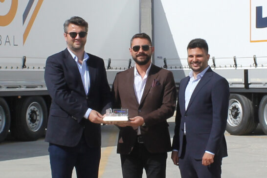 Tırsan, Dexco Global’e 15 treyler teslim etti